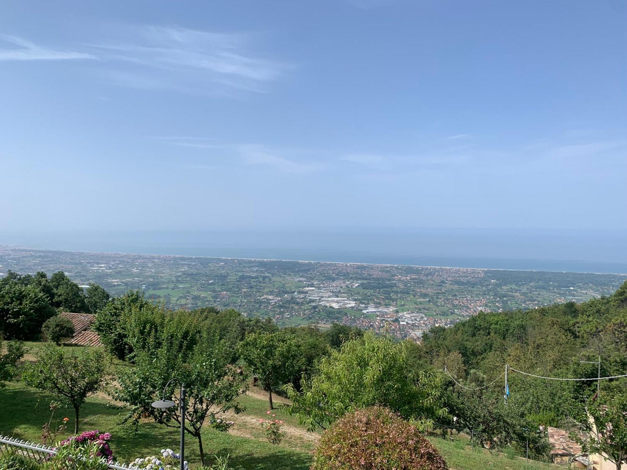 La Terrazza Sulla Versilia Pietrasanta Bagian luar foto